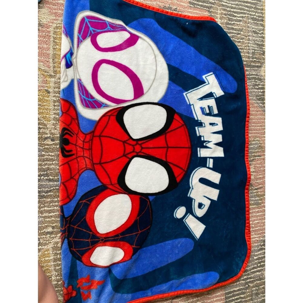 Marvel Spidey & Friends Plush Throw - Red, Blue